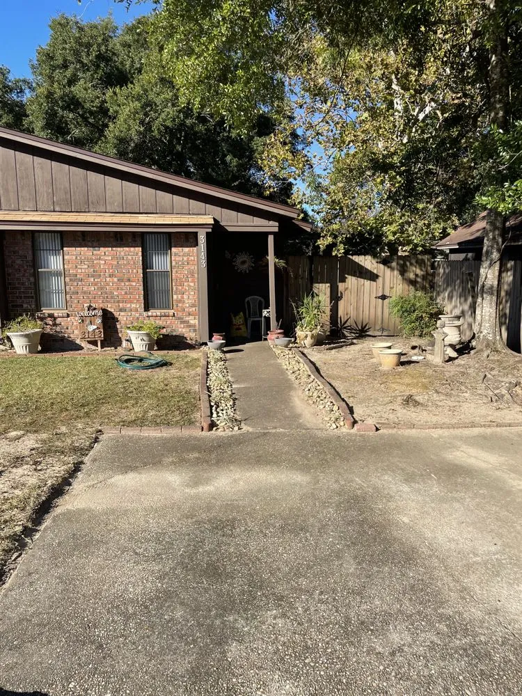 Trusted yard cleanup service in Pensacola, FL - Allanneighborhelp