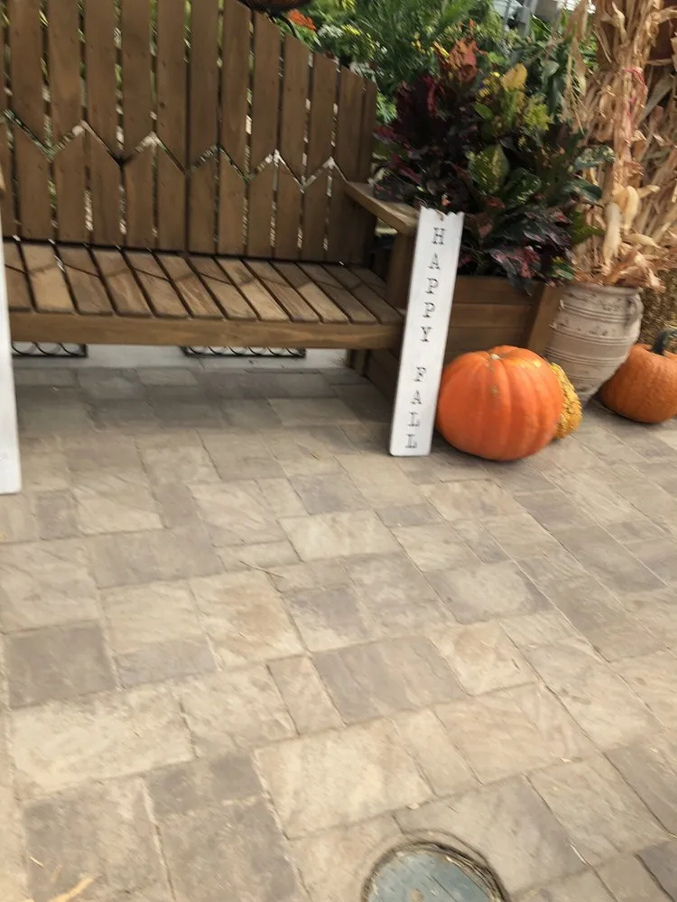 Custom outdoor landscaping in Midland, TX - Alldredge Gardens