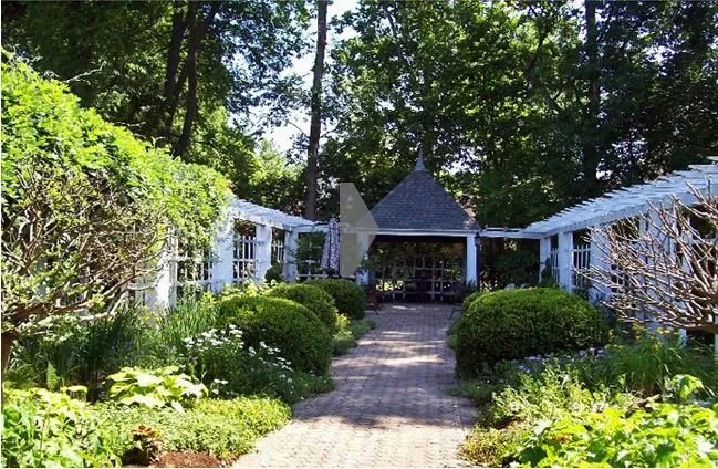 Expert yard cleanup service experts serving Alexandria, KY - Allen Brothers Landscaping