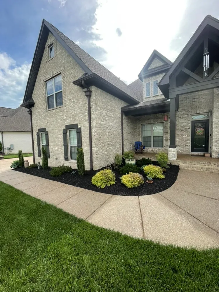 Expert garden landscaping in Lebanon, TN by Allen Clean Cuts