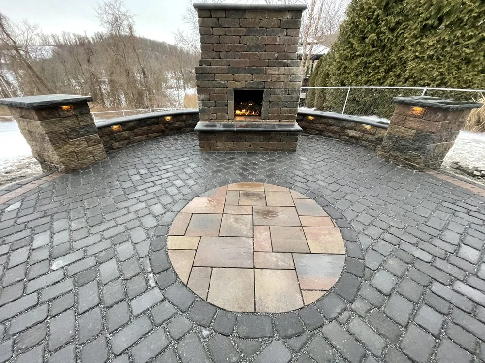 Professional lawn mowing service in Pittsburgh, PA - Allen Construction