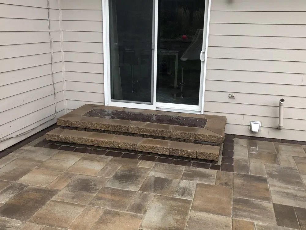 Top-rated yard cleanup service in Des Moines, IA by Allen Lawn Care And Landscaping