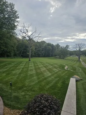 Allen's Lawn Maintenance Logo