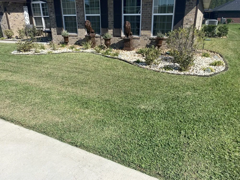 Expert yard cleanup service for beautiful yards across Jacksonville, FL - Allen’s Lawn Service