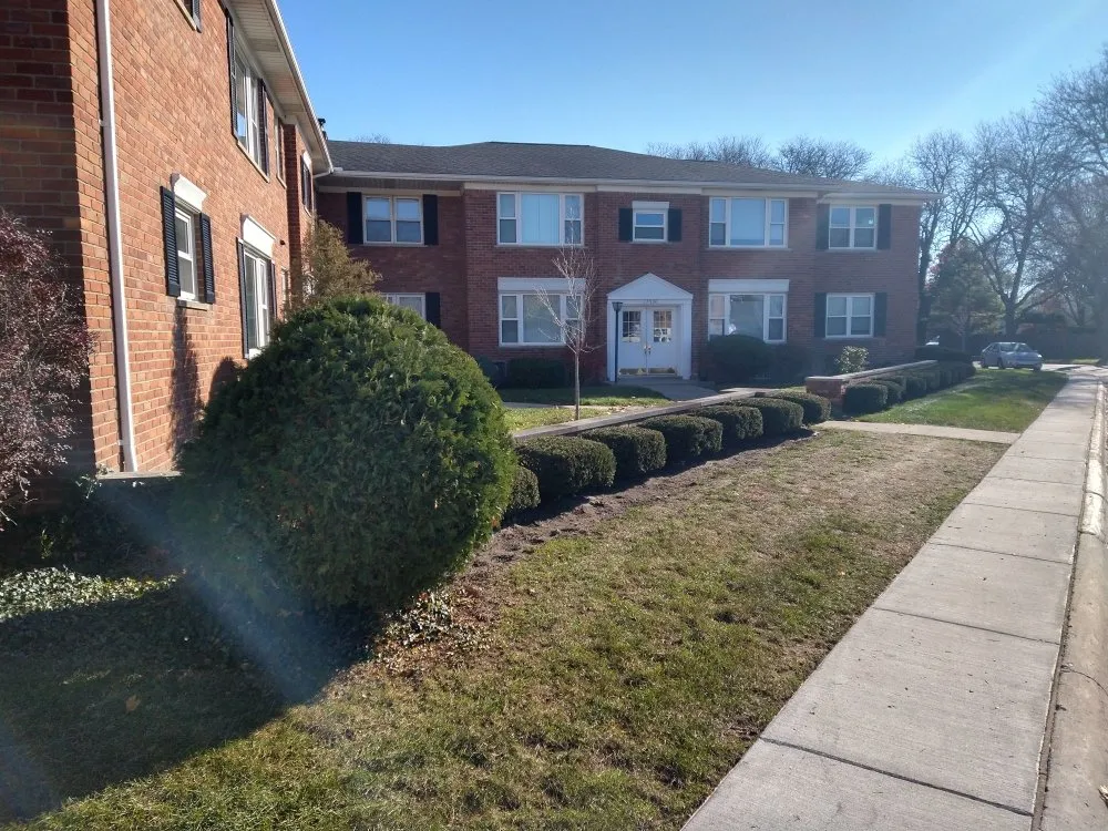 Professional lawn care service experts serving Warren, MI - Allens Property Management