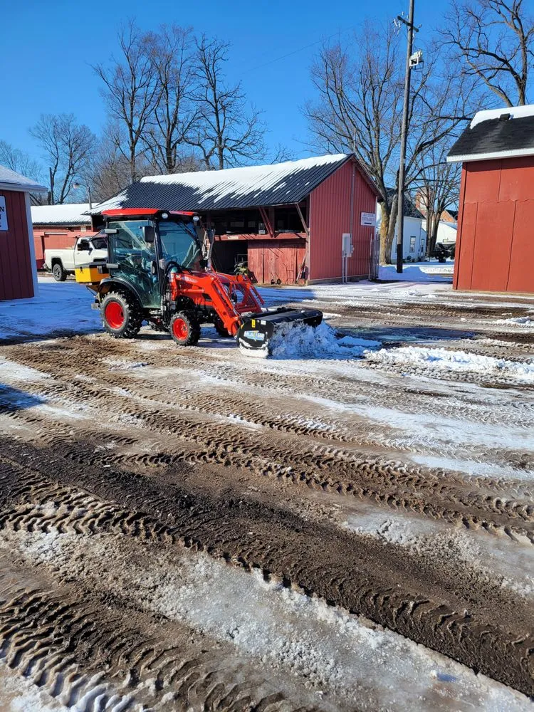 Custom lawn mowing service in Bellevue, MI - Allstar lawncare & Snow Removal