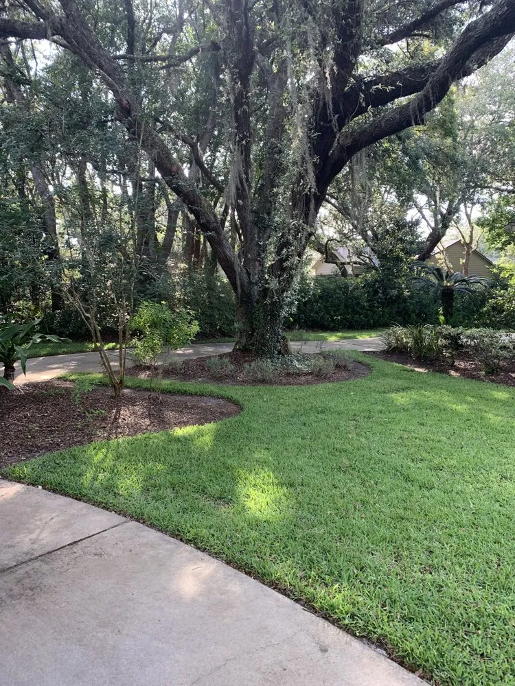 Top-rated garden landscaping with custom design in Deltona, FL by AllStarr Rands Landscaping