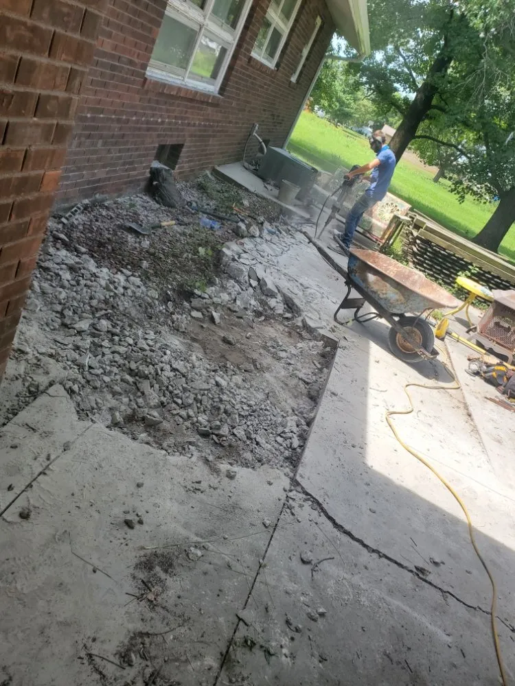 Top-rated yard cleanup service in Lenzburg, IL by Alluring Creations