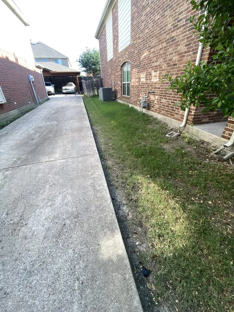 Custom lawn mowing service experts serving Garland, TX - Almaraz Landscaping