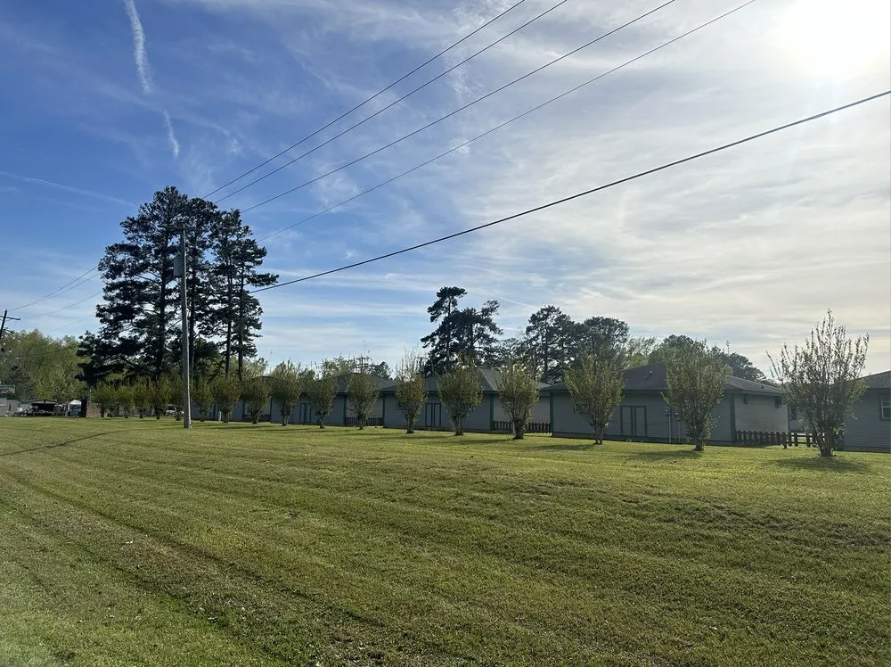 Custom yard maintenance for homes across Warren, AR - Almaraz Lawn Care