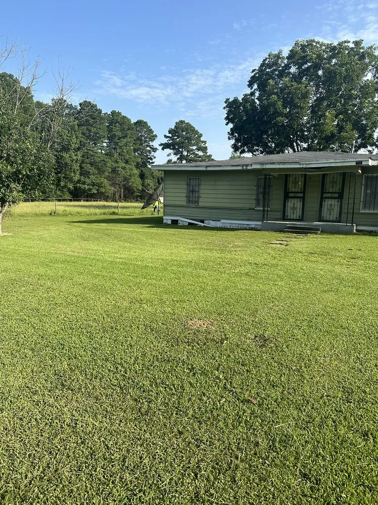 Professional residential landscaping near you in Warren, AR by Almaraz Lawn Care