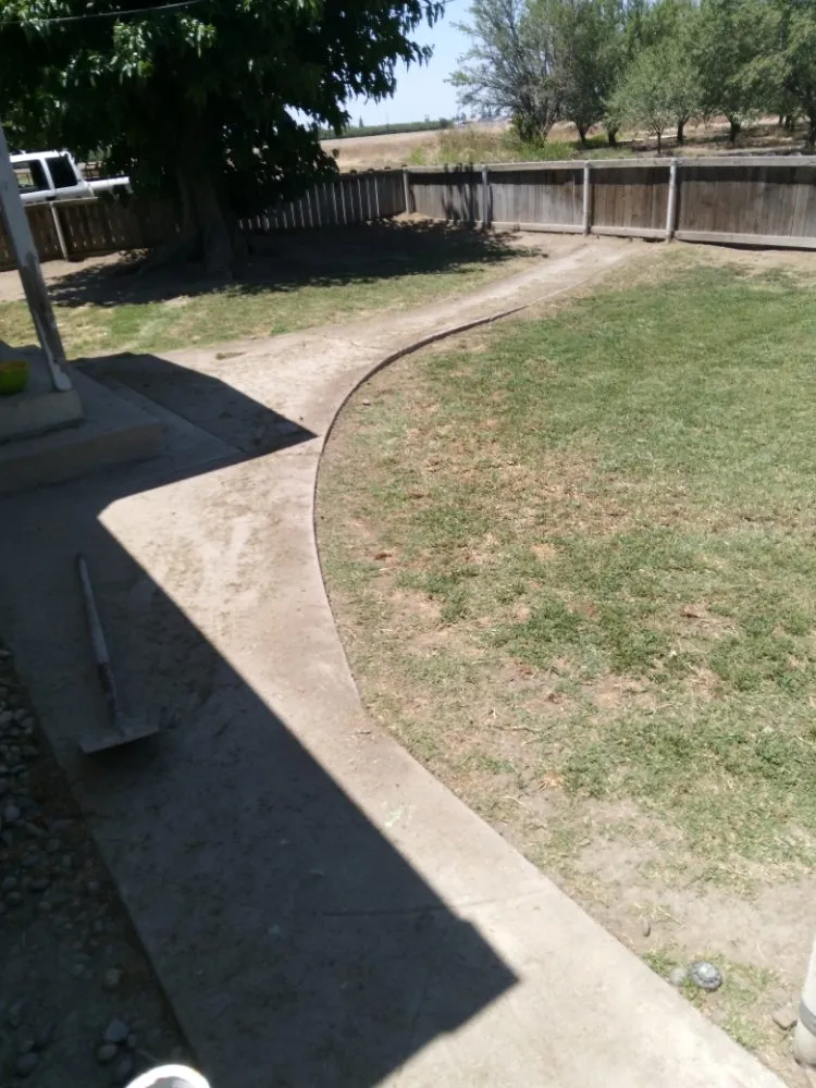 Professional lawn care service near you in Bakersfield, CA by Almaraz Service's