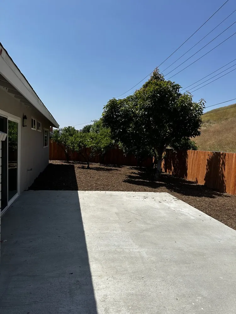 Local yard cleanup service for beautiful yards across Pomona, CA - Almazan’s landscape