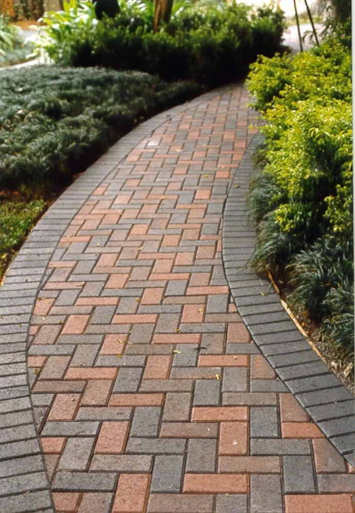 Custom lawn care service in Alexandria, VA by Almengor's Handyman & Landscaping