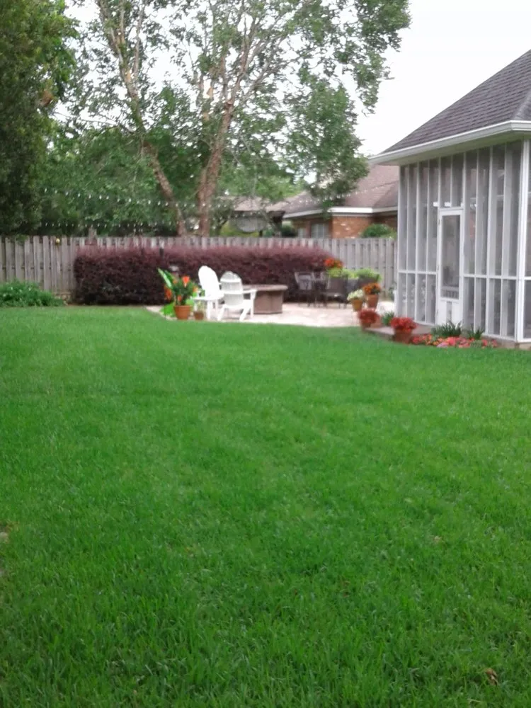 Custom lawn mowing service experts serving Fairhope, AL - Aloha grass lawn care