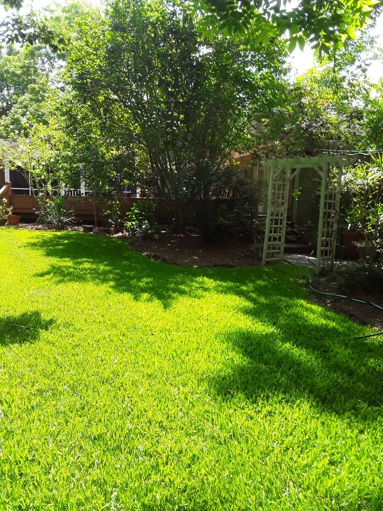 Custom landscaping services in Fairhope, AL - Aloha grass lawn care