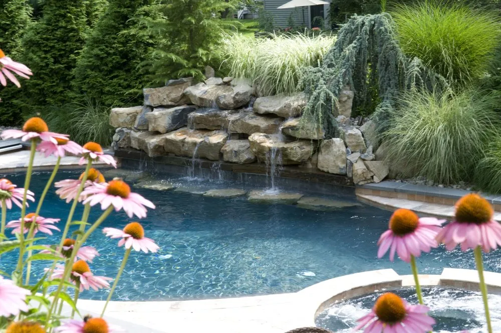 Custom lawn mowing service experts serving Commerce City, CO - Alonso Landscaping