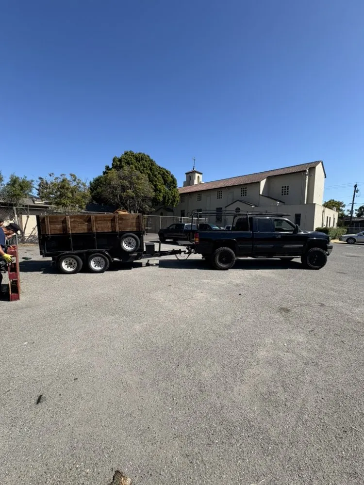 Local yard cleanup service for residential properties across Richmond, CA - Alonso's Lawncare & Junk Removal