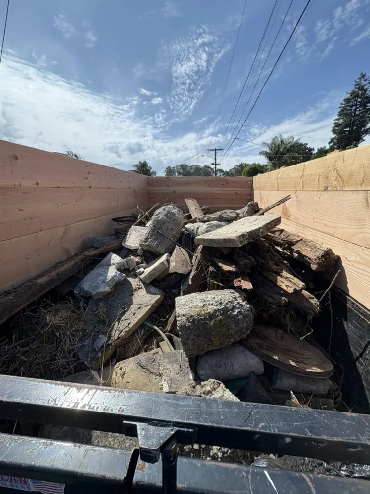 Top-rated lawn mowing service for homes across Richmond, CA - Alonso's Lawncare & Junk Removal