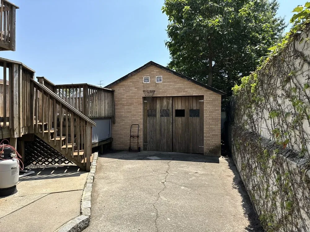 Custom lawn mowing service in White Plains, NY - Alonzo Landscaping