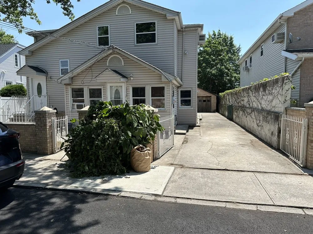 Trusted yard cleanup service for residential properties in White Plains, NY by Alonzo Landscaping