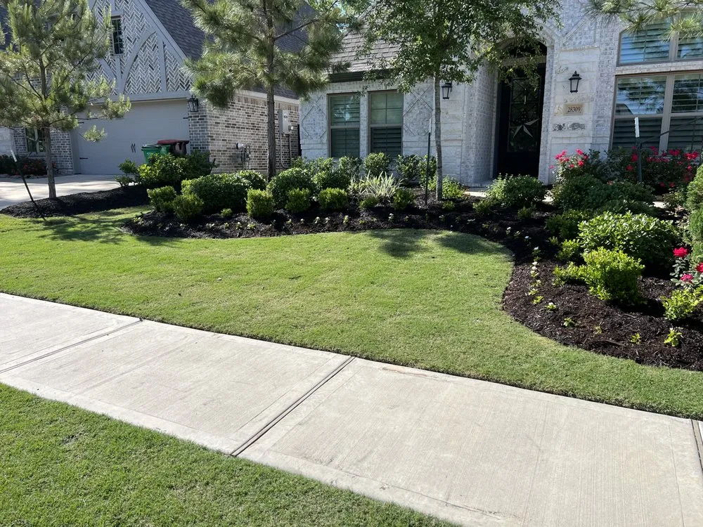 Professional yard maintenance in Houston, TX by Alot Moore Landscaping