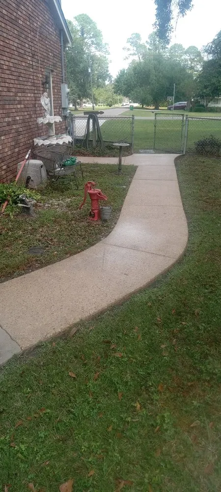 Reliable residential landscaping experts serving Gulfport, MS - Aloysuis Lawn