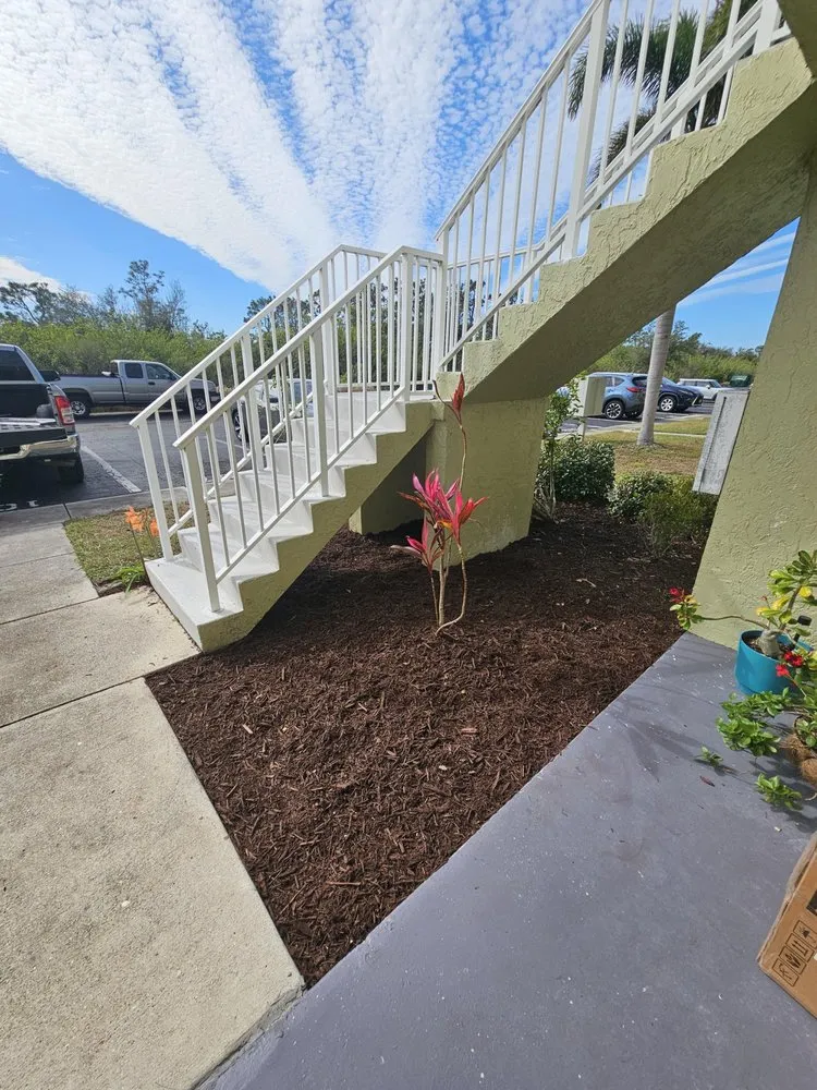 Expert lawn care service experts serving Port Charlotte, FL - Alpha Bravo Cooley