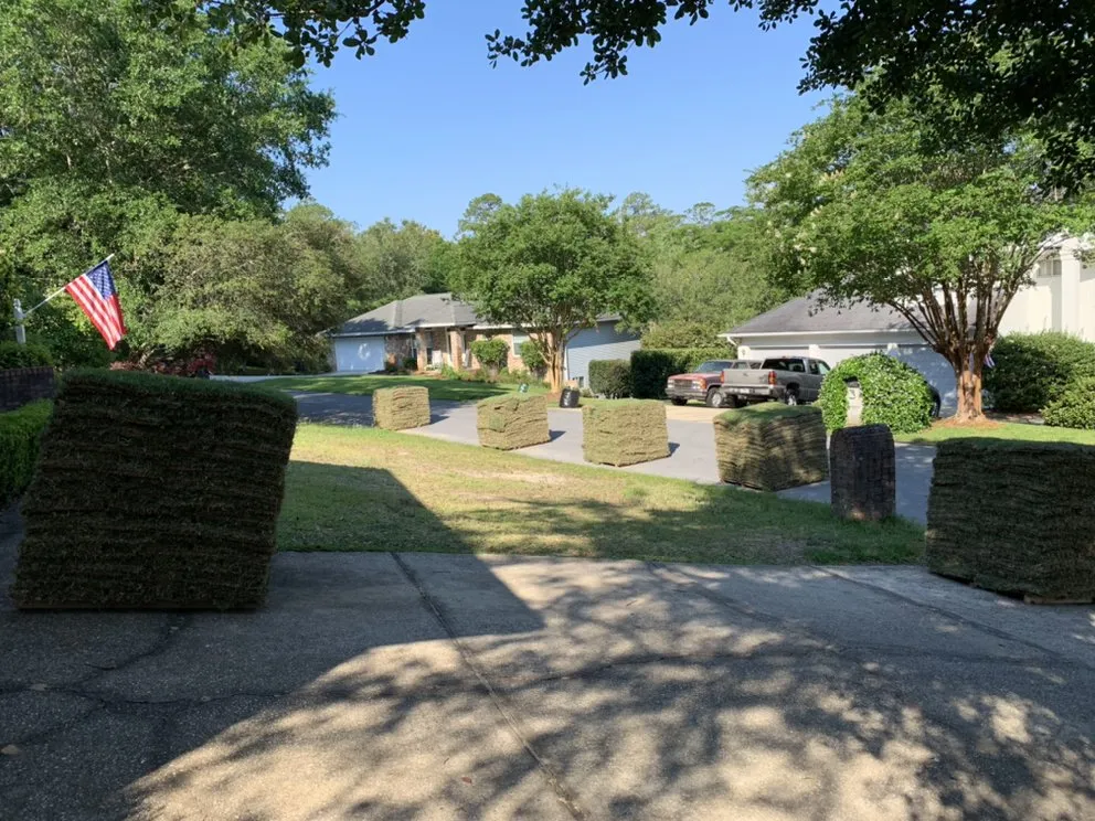 Reliable yard maintenance in Niceville, FL by Alpha Outdoor Services