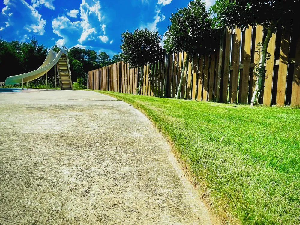 Custom yard maintenance in Anniston, AL - Alphascape Lawn and Landscape