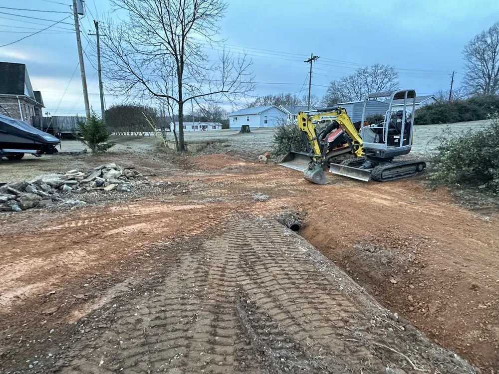 Reliable lawn care service experts serving Anniston, AL - Alphascape Lawn and Landscape