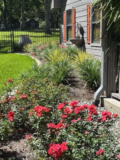 Reliable residential landscaping in Dry Prong, LA by Alpine Lawn & Landscape