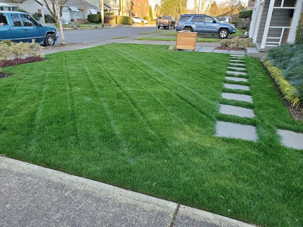 Reliable lawn mowing service experts serving Portland, OR - Al's Lawn Care Service