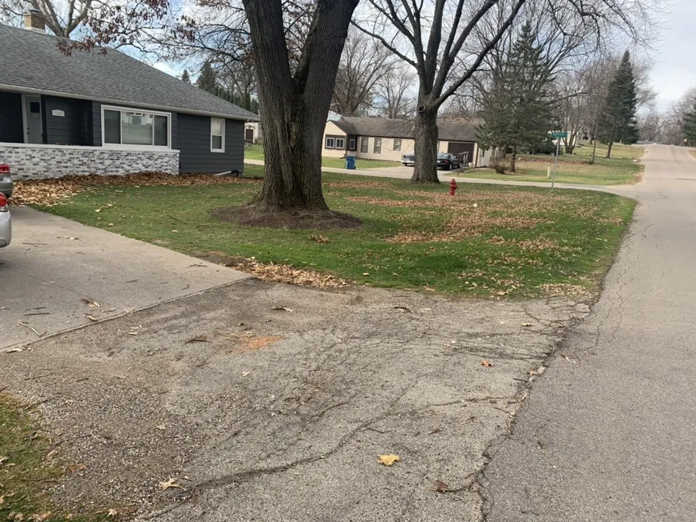 Trusted yard maintenance in Dixon, IL - Als  Lawn. Maintenance