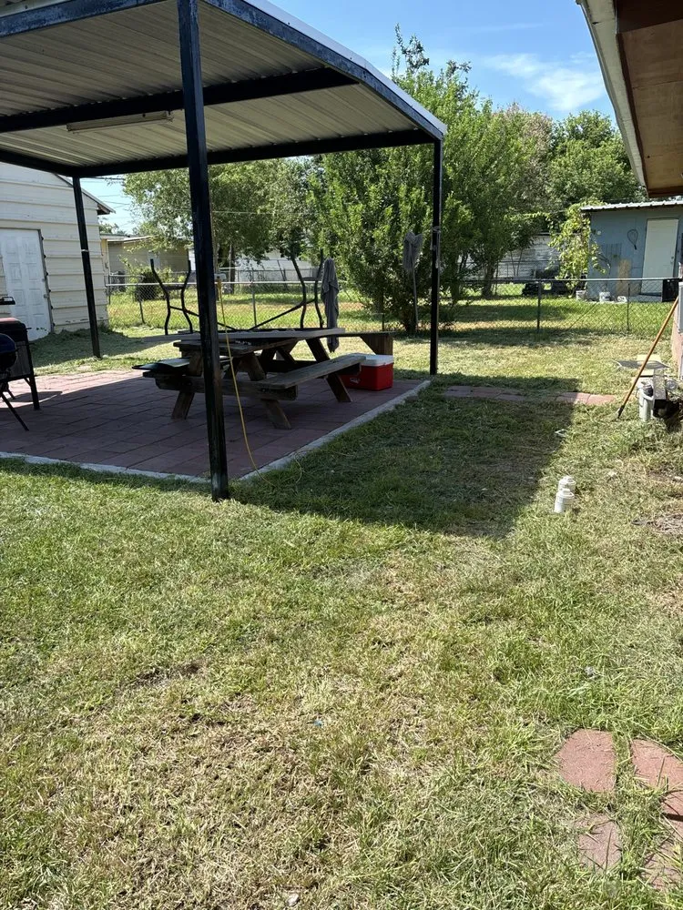 Professional lawn mowing service for residential properties across Corpus Christi, TX - AL’s Lawn Service & Gonzalez Construction