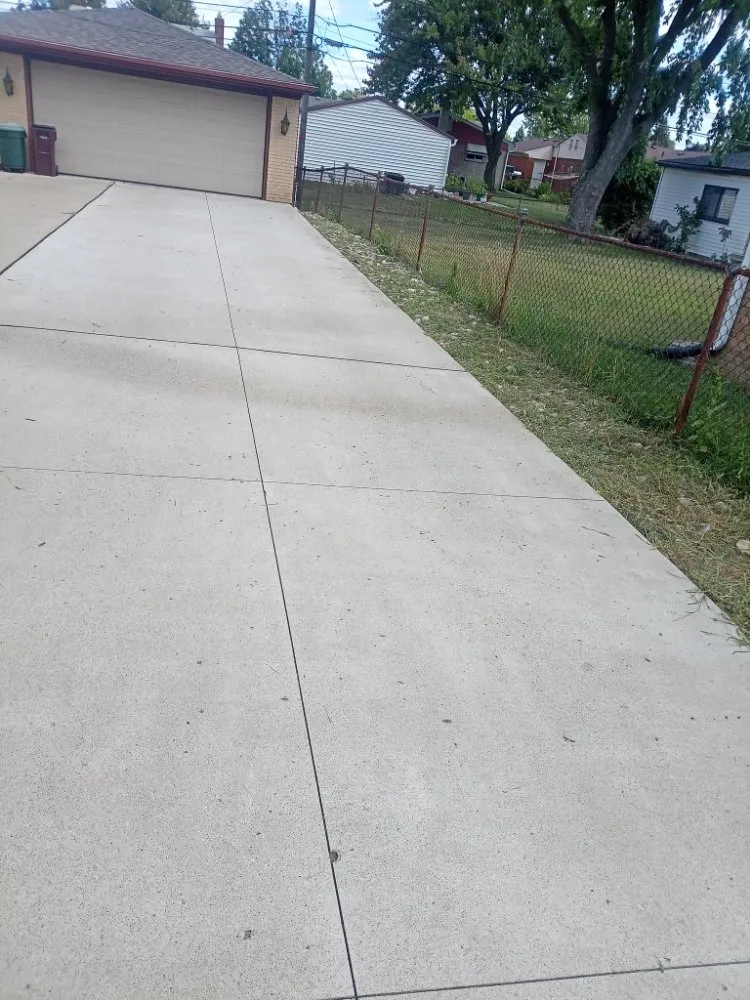 Custom lawn care service in Ypsilanti, MI by Alter Ambur Managment