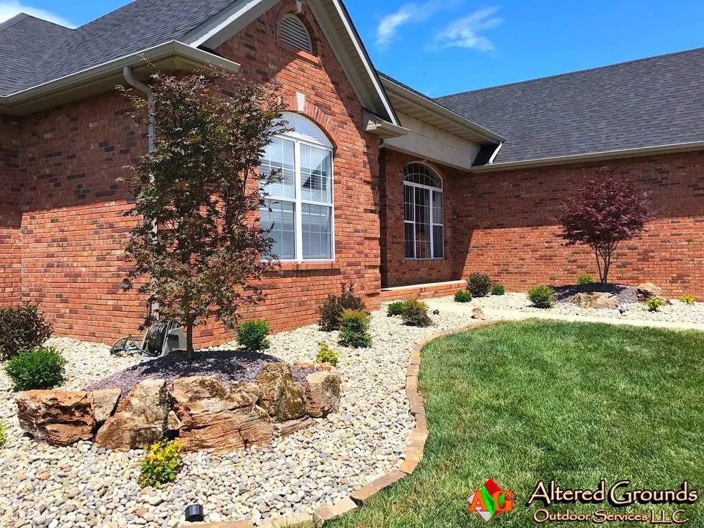 Affordable yard maintenance for year-round maintenance in Pontoon Beach, IL by Altered Grounds