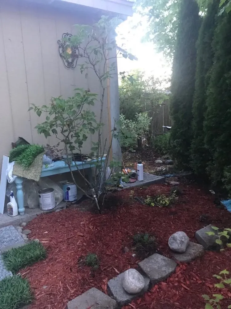 Custom lawn mowing service for residential properties in Puyallup, WA by Alternative landscaping