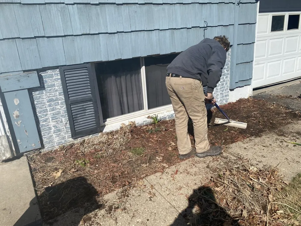 Affordable yard maintenance in Cedar Rapids, IA - Alternative Outdoor Services