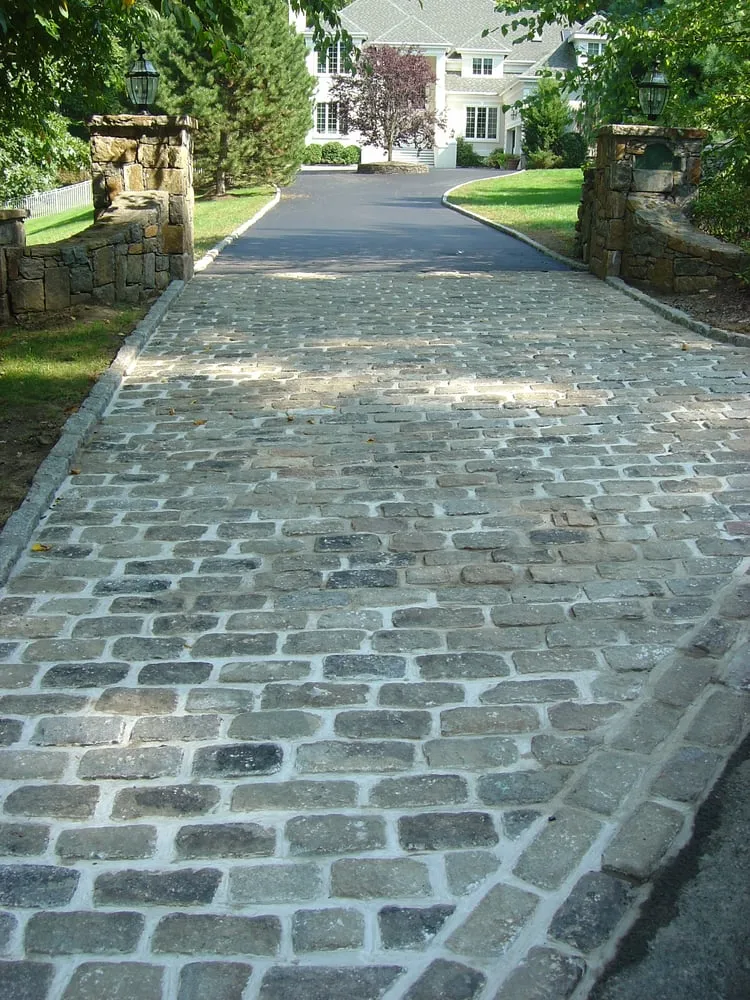 Affordable lawn mowing service in Cortlandt Manor, NY by Alto Paving & Masonry