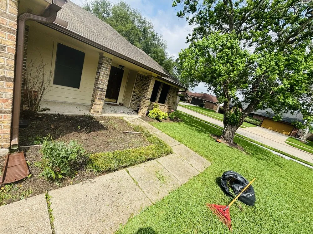 Expert lawn care service experts serving Houston, TX - Aluches