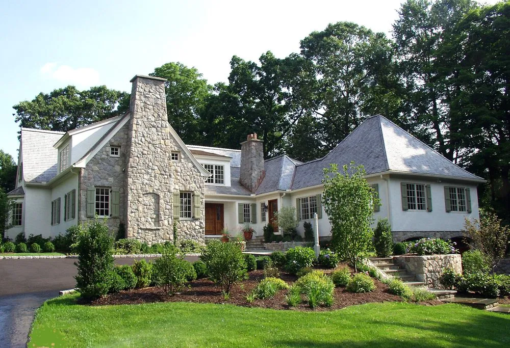 Custom yard cleanup service in Seymour, CT by Alvarado Landscape and Maintenance