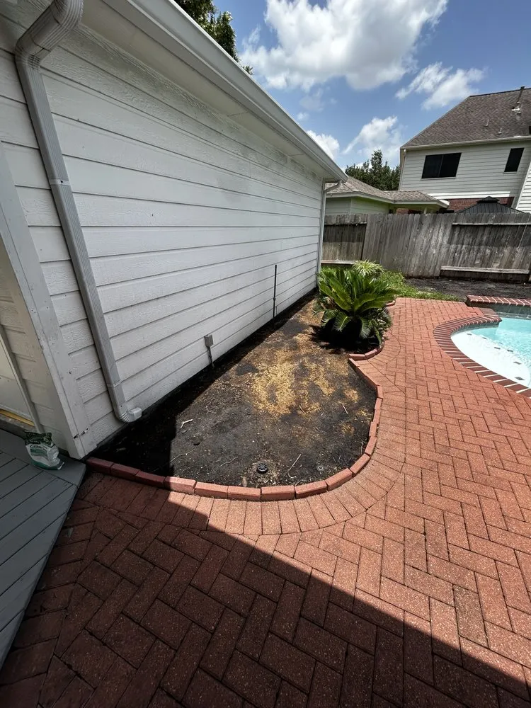 Custom lawn care service experts serving Houston, TX - Alvarado Landscaping