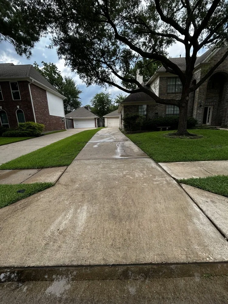 Professional landscaping services experts serving Houston, TX - Alvarado Landscaping