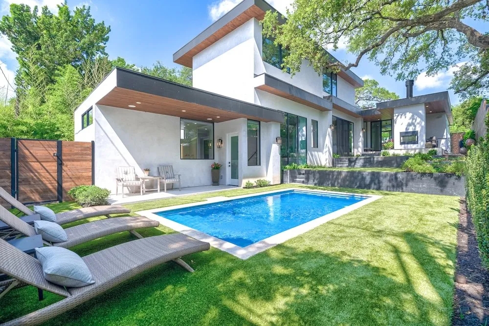 Professional yard cleanup service experts serving Oxnard, CA - Alvarado Landscaping