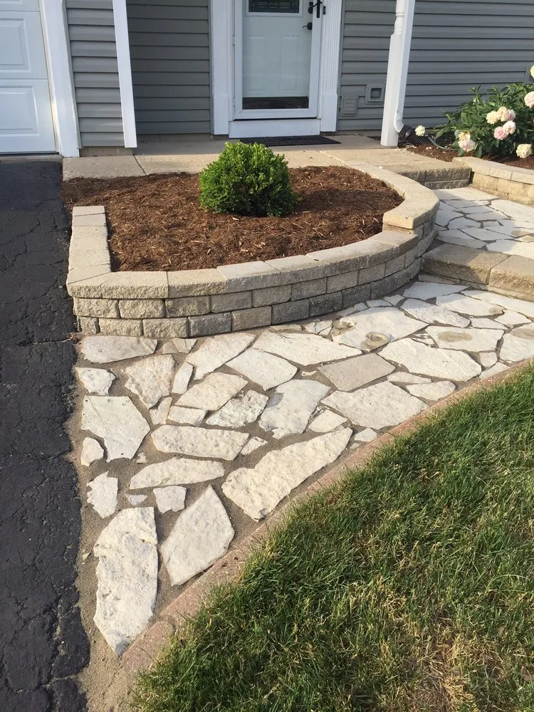 Affordable garden landscaping in Winfield, IL - Alvarado's Landscape & Maintenance