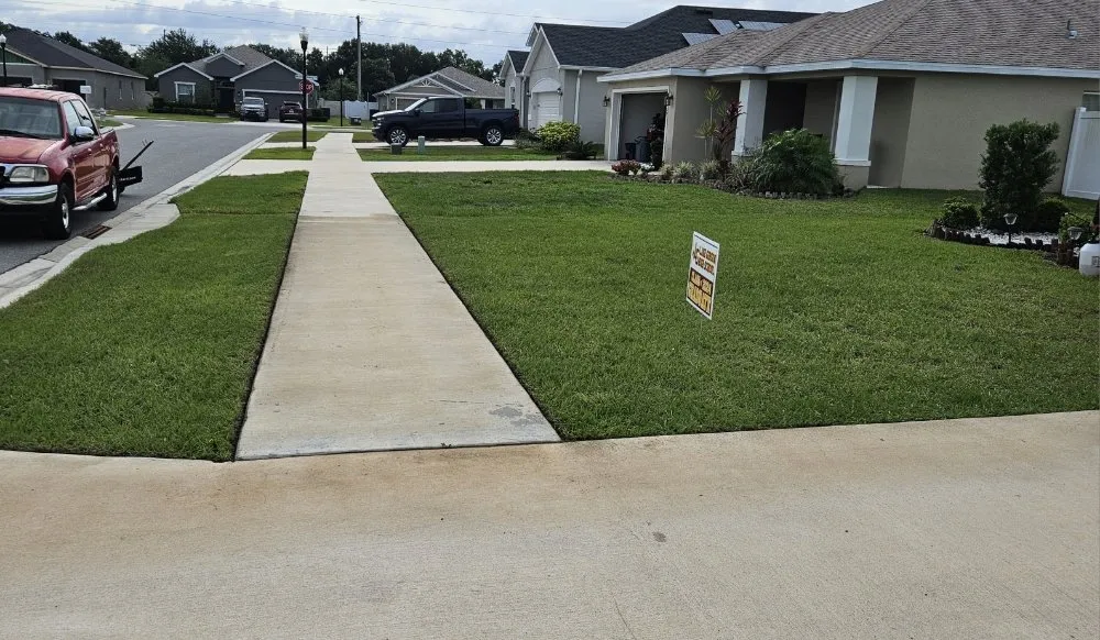Expert lawn mowing service experts serving Auburndale, FL - Alvarado's Landscaping Services