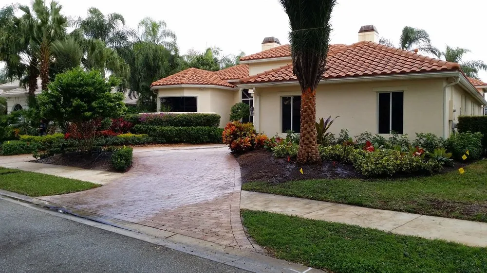 Top-rated lawn mowing service experts serving West Palm Beach, FL - Alvarado's Lawn Services