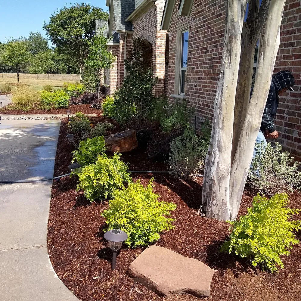Custom garden landscaping experts serving Dallas, TX - Alvarez Landscaping