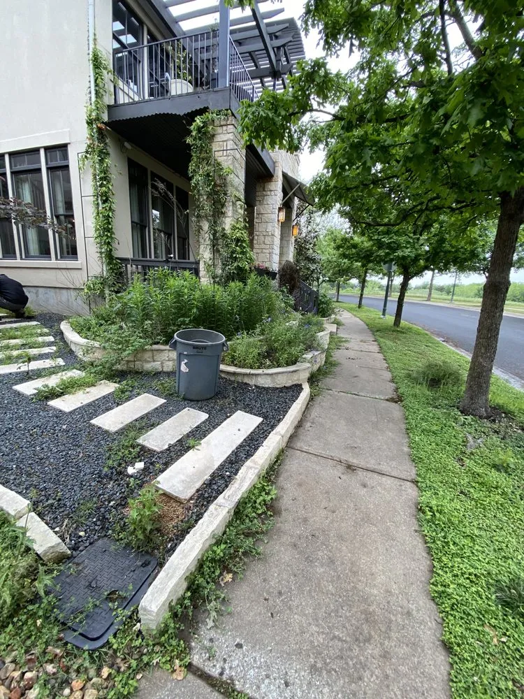 Reliable garden landscaping in Austin, TX by Alvarez Lawn Cares